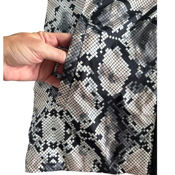 Lululemon The Fluffiest Vest Black Ziggy Snake Pink Black 650 Goose Down Sz 8 - Picture 12 of 14